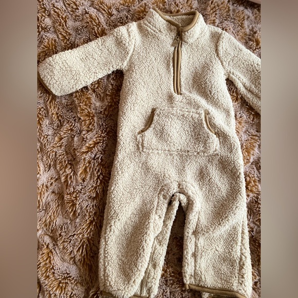 NWOT Carters fuzzy fleece snowsuit gender neutral in 12 months - Picture 4 of 5